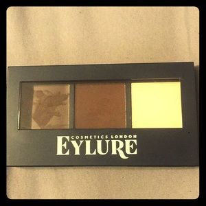 💄Eyelure Brow Trio in mid brown.